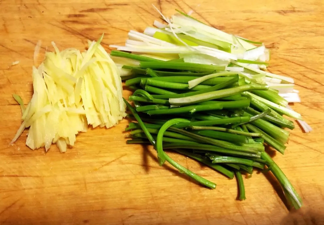 【蔥爆海螺片】做法|味道鮮美,營(yíng)養(yǎng)充足,快試試動(dòng)手制作吧